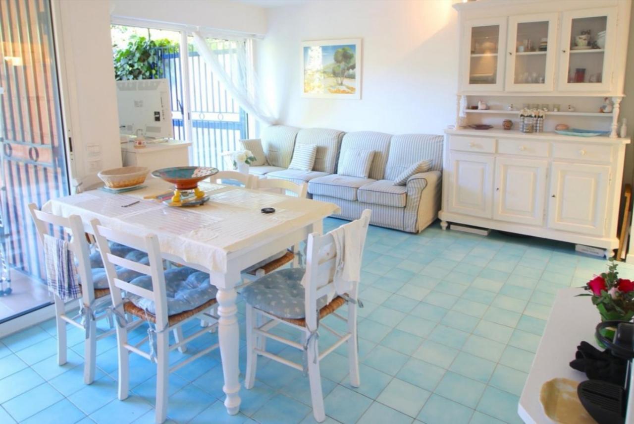 Plage la Salis 3 chambres, Jardin - 3 bedrooms Antibes Buitenkant foto