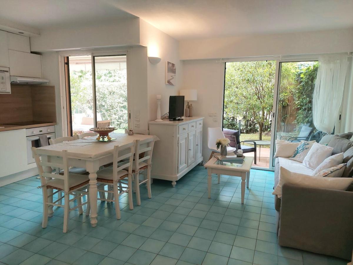Plage la Salis 3 chambres, Jardin - 3 bedrooms Antibes Buitenkant foto