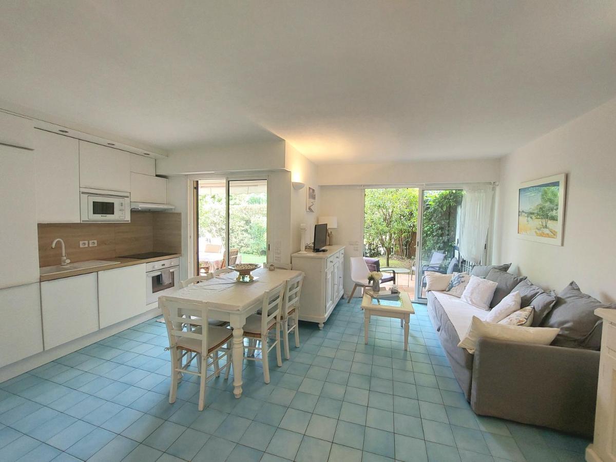 Plage la Salis 3 chambres, Jardin - 3 bedrooms Antibes Buitenkant foto