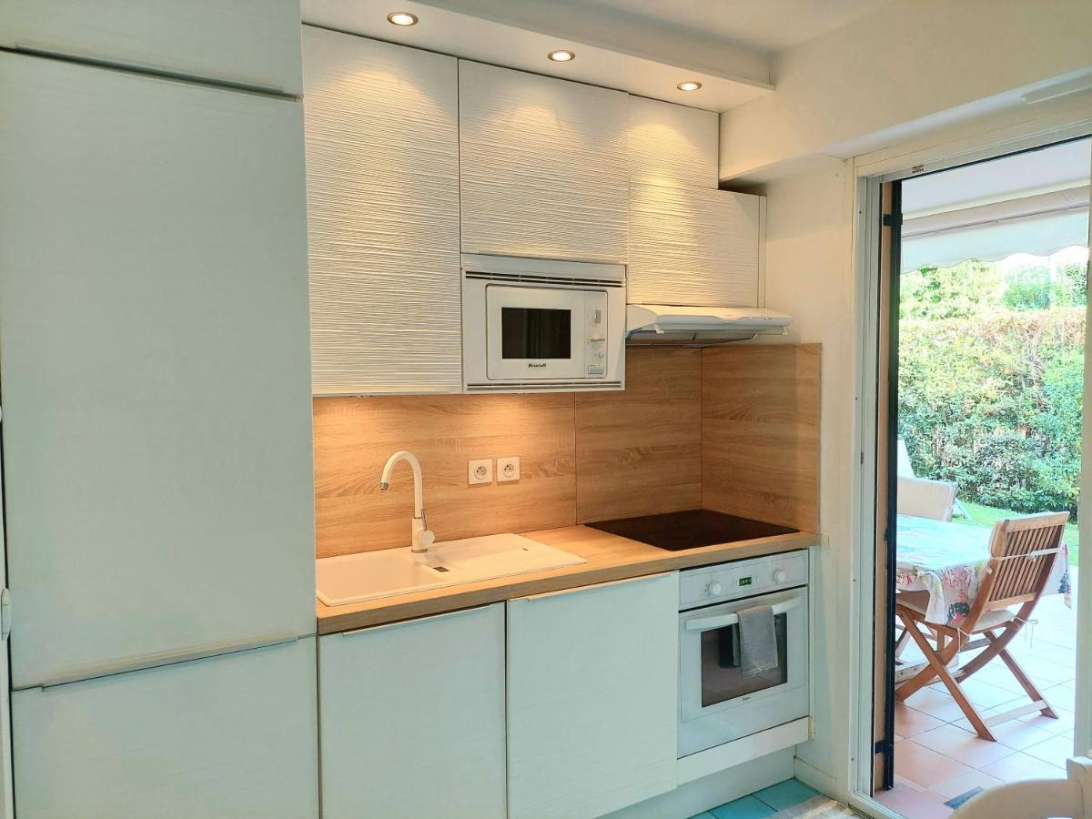 Plage la Salis 3 chambres, Jardin - 3 bedrooms Antibes Buitenkant foto